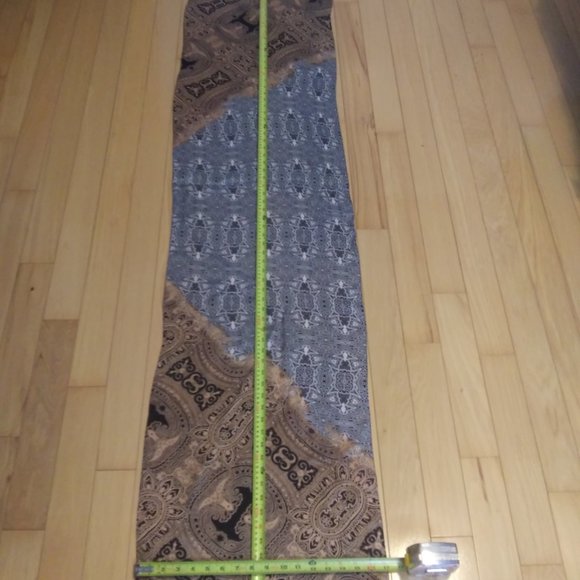 Vince Camuto silk scarf Dry clean only - Picture 7 of 11